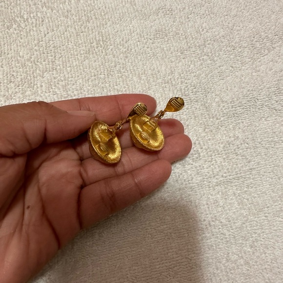 Monet Clío On Earrings - Picture 3 of 4